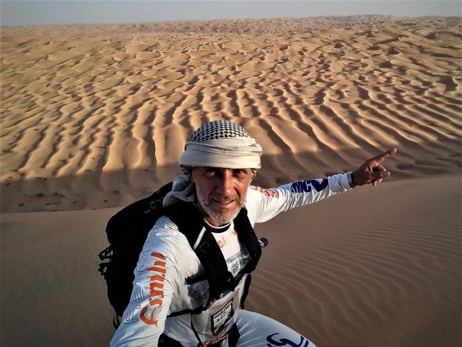 Max Calderan attraversa a piedi 1.100 km nel deserto